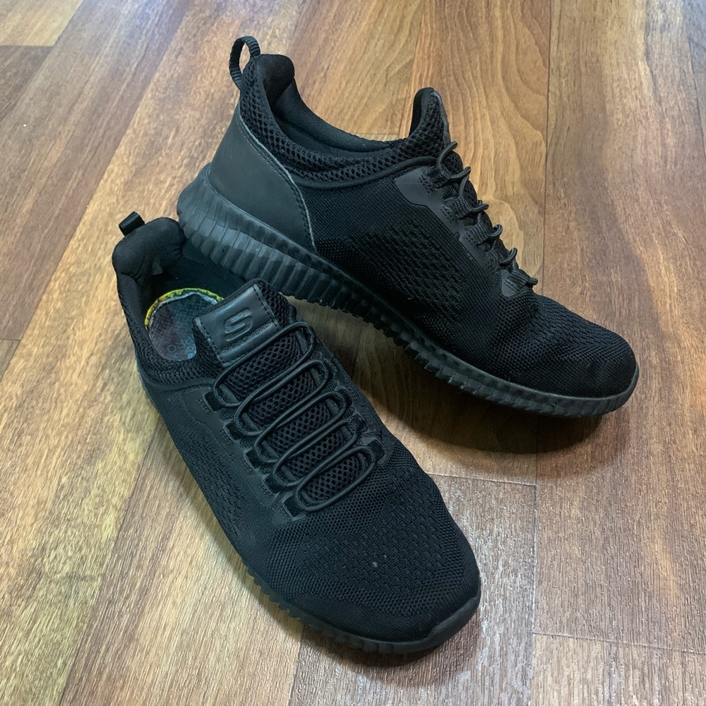 Skechers m size 9 slip on slip resistant work shoe